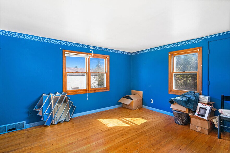 More Photos Of 4892 MN-61 N, Beaver Bay Specialty For Sale