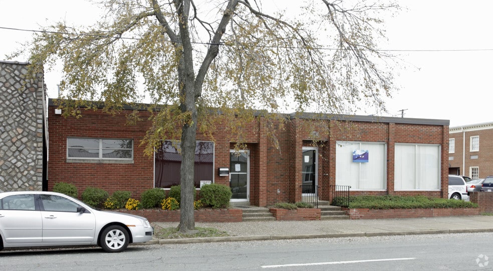 More Photos Of 3109 W Clay St, Richmond Office For Lease