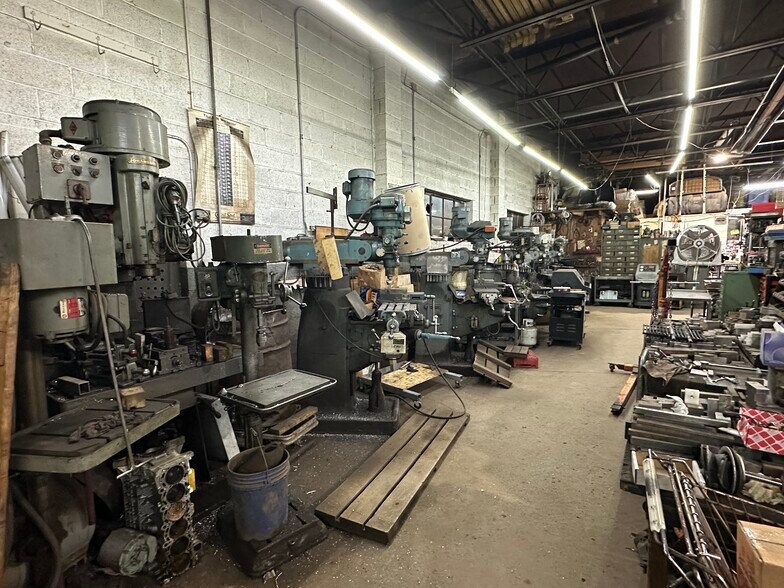 More Photos Of 5431 E Davison St, Detroit Warehouse For Sale