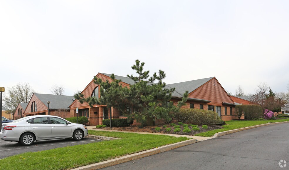 More Photos Of 402 Middletown Blvd, Langhorne Medical For Lease