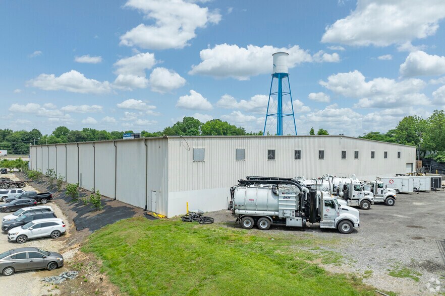 More Photos Of 129 Dupree St, Charlotte Distribution For Sale