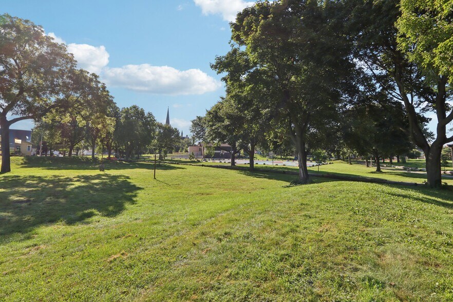 More Photos Of 1645 N 25th St, Milwaukee Office For Sale