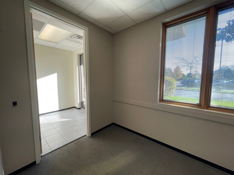 More Photos Of 390 Congress Pky, Crystal Lake Unknown For Lease