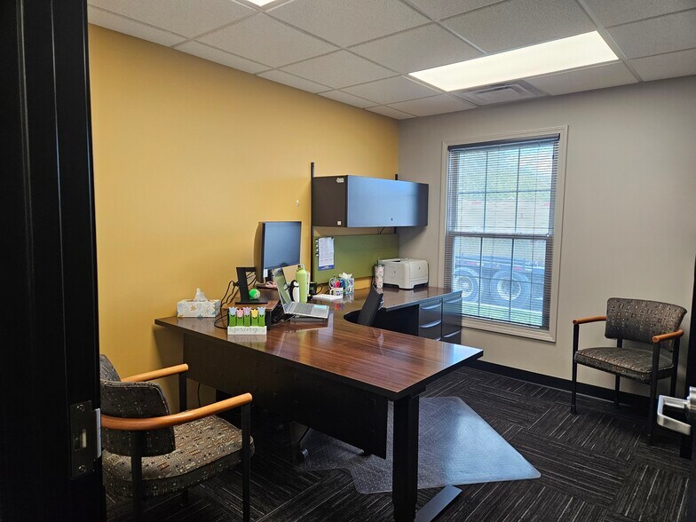 More Photos Of 902 S Washington Ave, Saginaw Office For Sale
