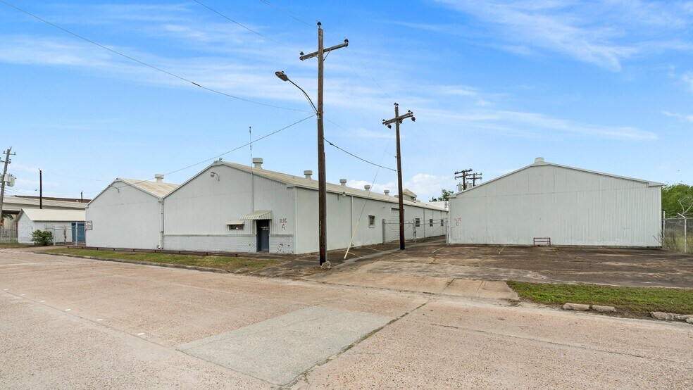 More Photos Of 3314 Carr St, Houston Manufacturing For Sale