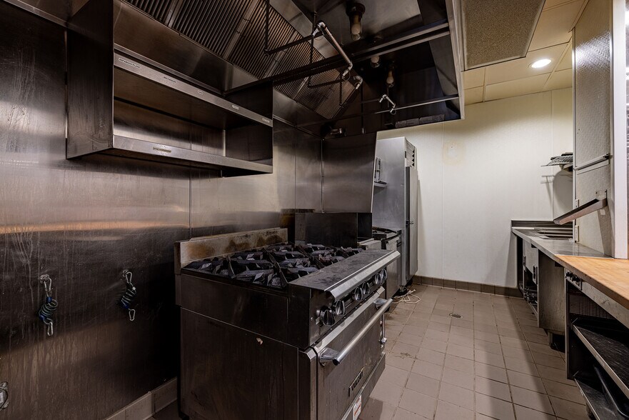 More Photos Of 125 E Main St, Rochester Hotel For Lease