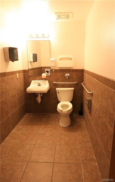 More Photos Of 1041 E Hancock Rd, Bullhead City Medical For Lease