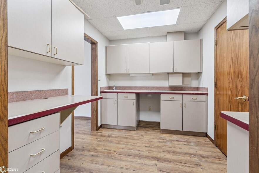 More Photos Of 3031 Flint Hills Dr, Burlington Office For Sale