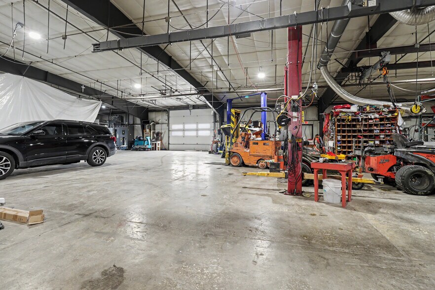 More Photos Of 545 N 1st St, Geneva Warehouse For Sale