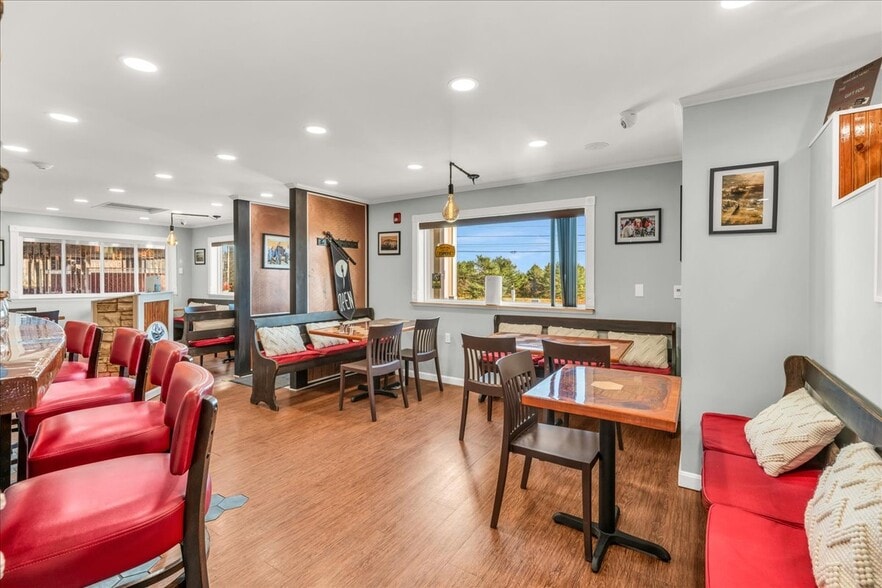 More Photos Of 357 W Main St, Searsport Freestanding For Sale