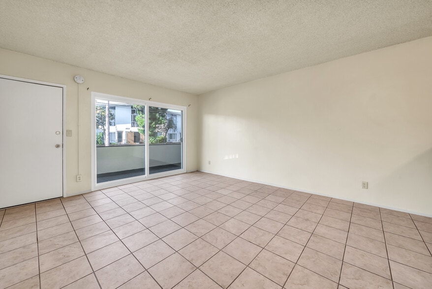More Photos Of 4956 Romaine St, Los Angeles Apartments For Sale