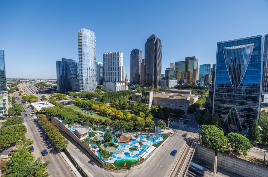 More Photos Of 1845 Woodall Rodgers Fwy, Dallas Office For Lease