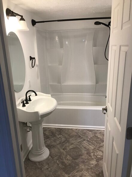 More Photos Of 904 E Pulaski Hwy, Elkton General Retail For Sale