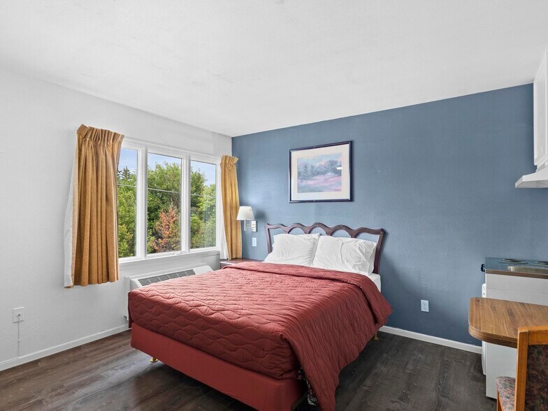 More Photos Of 935 9th Ave, Sidney Hotel For Sale