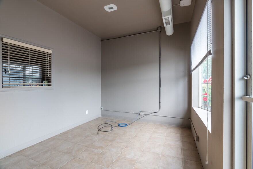More Photos Of 9612 Franklin Av, Fort McMurray Freestanding For Lease
