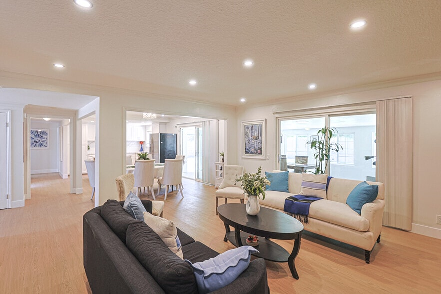 More Photos Of 17819 Bay St, Fountain Valley Specialty For Sale