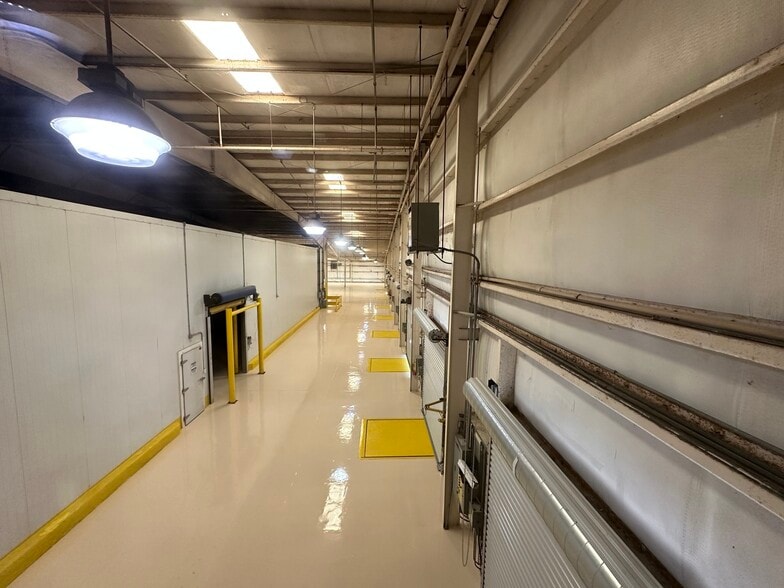 More Photos Of 625 66th Ave SW, Vero Beach Manufacturing For Sale