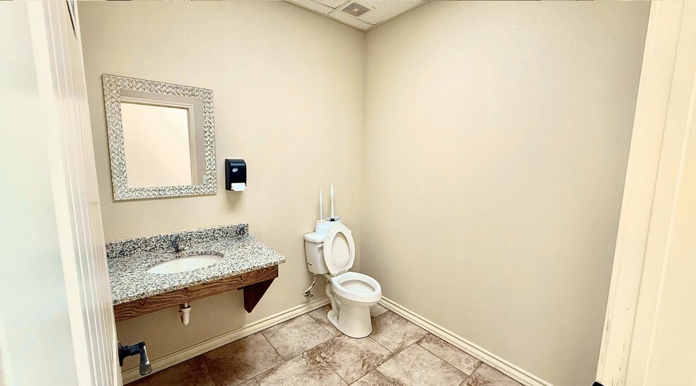 More Photos Of 4617 S County Rd 1210 rd, Midland Warehouse For Lease