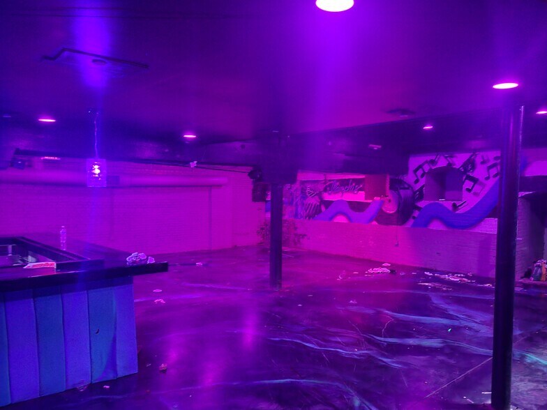 More Photos Of 299 S Main St, Memphis Restaurant For Lease