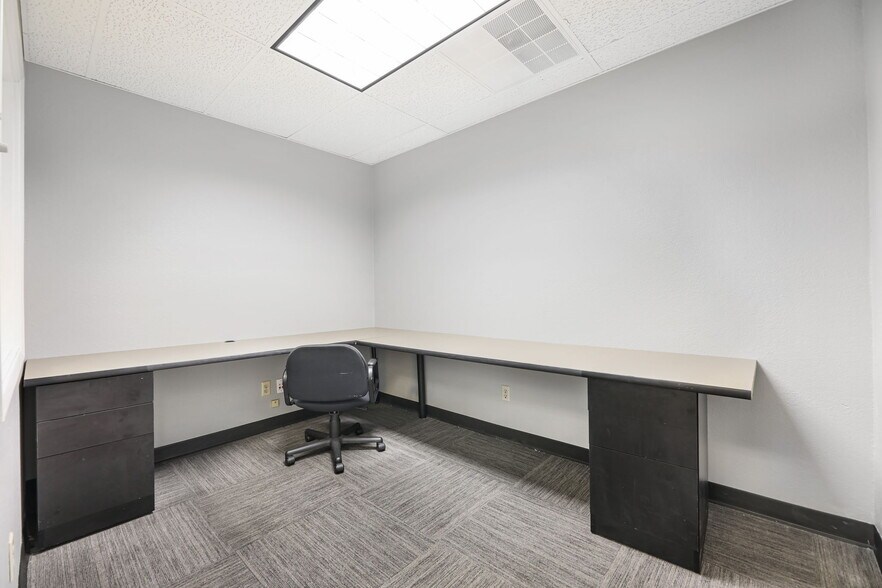 More Photos Of 9502 19th Ave SE, Everett Office For Lease
