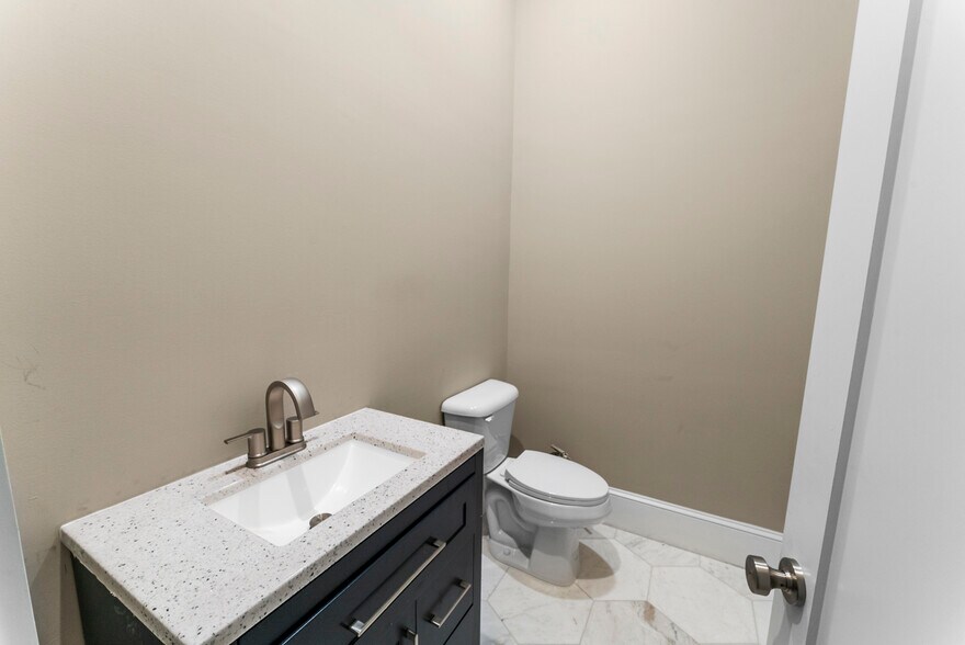 More Photos Of 710 Mall Blvd, Savannah Bank For Sale