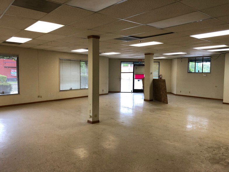More Photos Of 555 Sebastopol Rd, Santa Rosa Freestanding For Lease