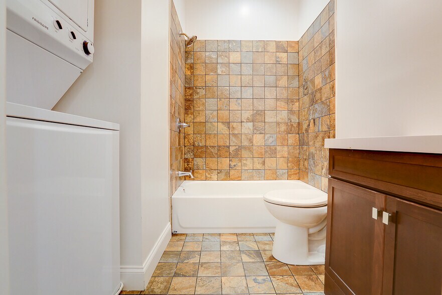 More Photos Of 1609 St. Paul St, Baltimore Office For Sale