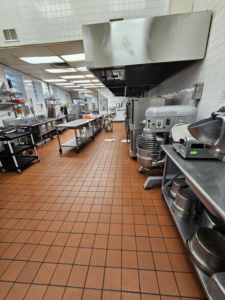 More Photos Of 913 E 108th St, Brooklyn Storefront Retail Office For Sale