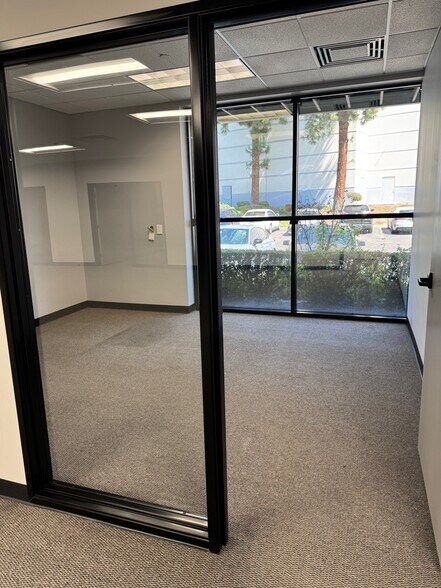 More Photos Of 2259 Ward Ave, Simi Valley Flex For Lease