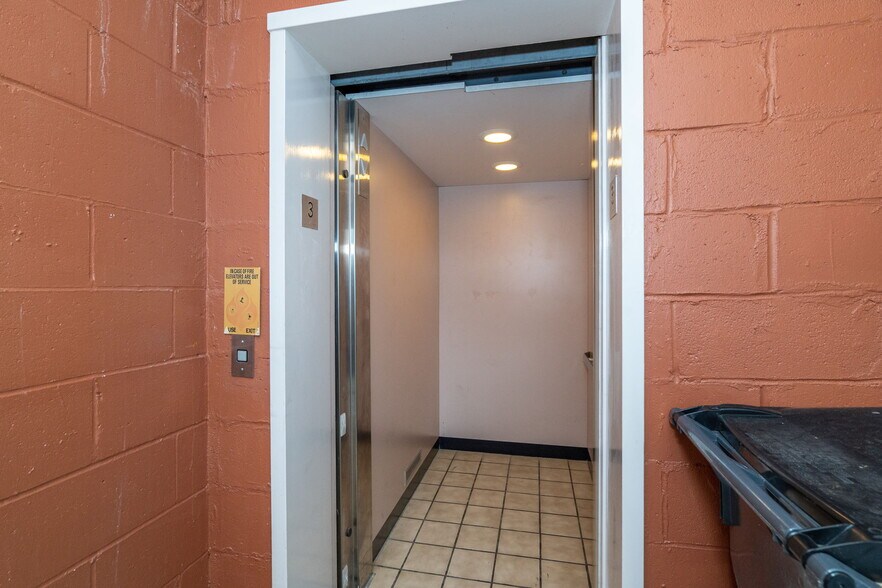 More Photos Of 46 Columbia St, Albany Office For Sale
