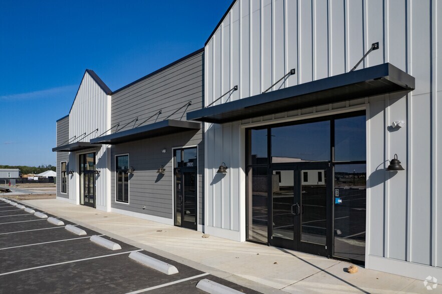 More Photos Of 2311 Pooler Pky, Pooler Storefront Retail Office For Lease