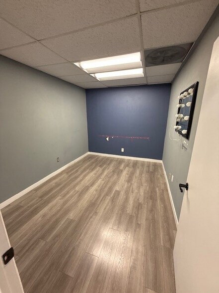 More Photos Of 21405-21525 Devonshire St, Chatsworth Unknown For Lease