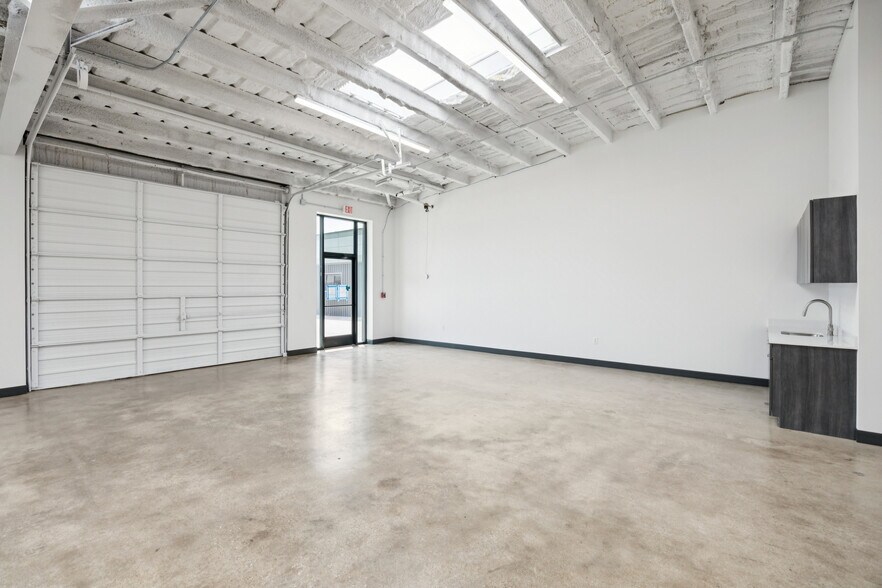 More Photos Of 4763 Vicksburg St, Dallas Distribution For Lease