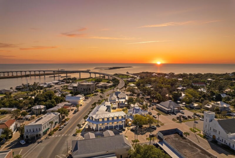 More Photos Of 51 Avenue C, Apalachicola Hotel For Sale