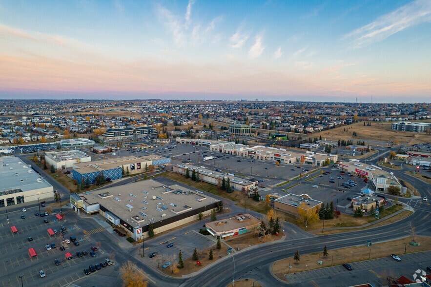 More Photos Of 600 Crowfoot Cres NW, Calgary Coworking Space