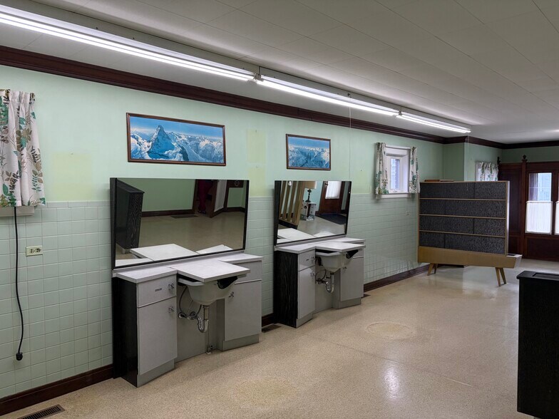 More Photos Of 1031 Columbus Ave, Sandusky Flex For Sale