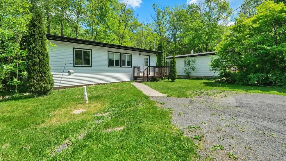More Photos Of 1460 Pocono Ln, Bartonsville Multifamily For Sale