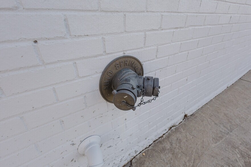 More Photos Of 724 N Main St, Newton Storefront For Sale