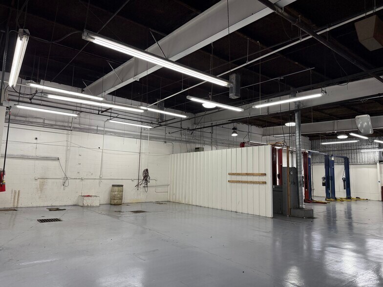 More Photos Of 2660 S Mendenhall Rd, Memphis Auto Repair For Sale