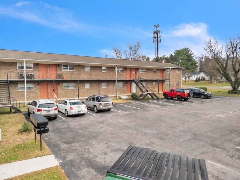 More Photos Of 211 Elyria Dr, Knoxville Apartments For Sale