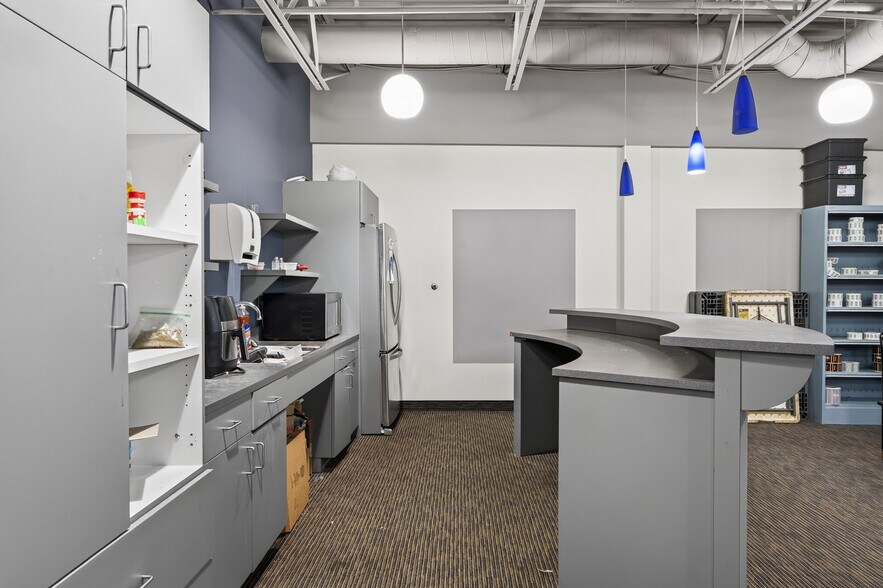 More Photos Of 521-563 Phalen Blvd, Saint Paul Coworking Space