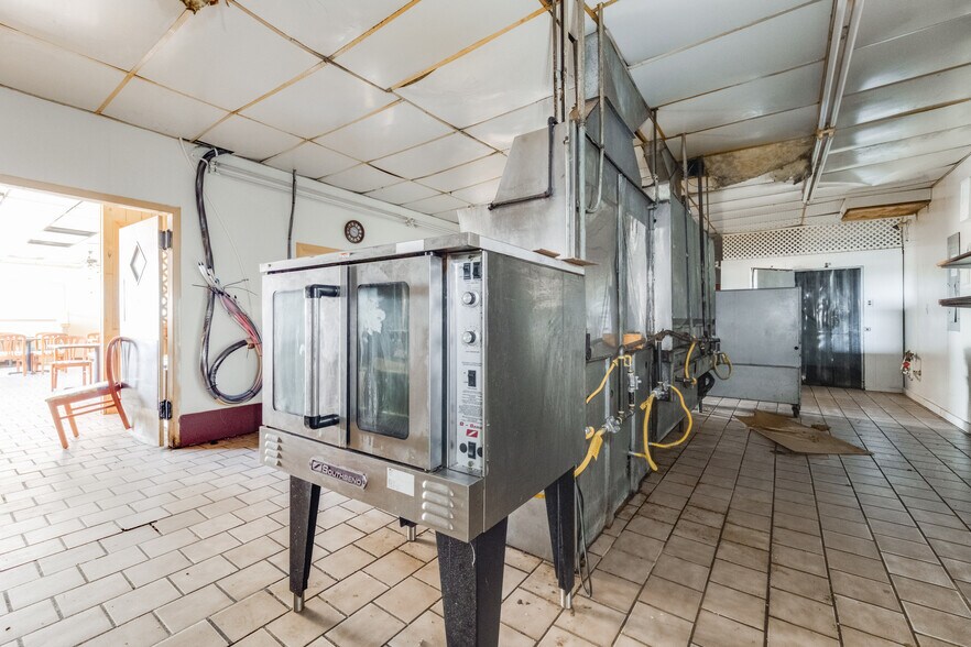 More Photos Of 103 Interstate 40, Shamrock Restaurant For Sale