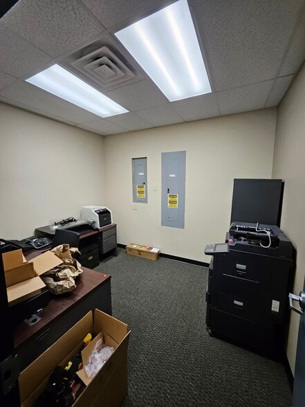 More Photos Of 2103 Danbury St, San Antonio Manufacturing For Lease