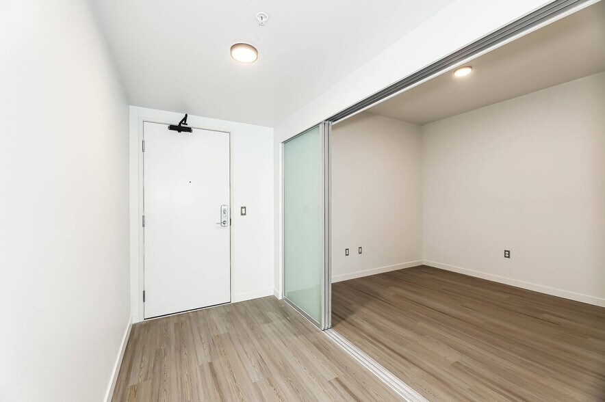 More Photos Of 10777 Main St, Bellevue Apartments For Lease