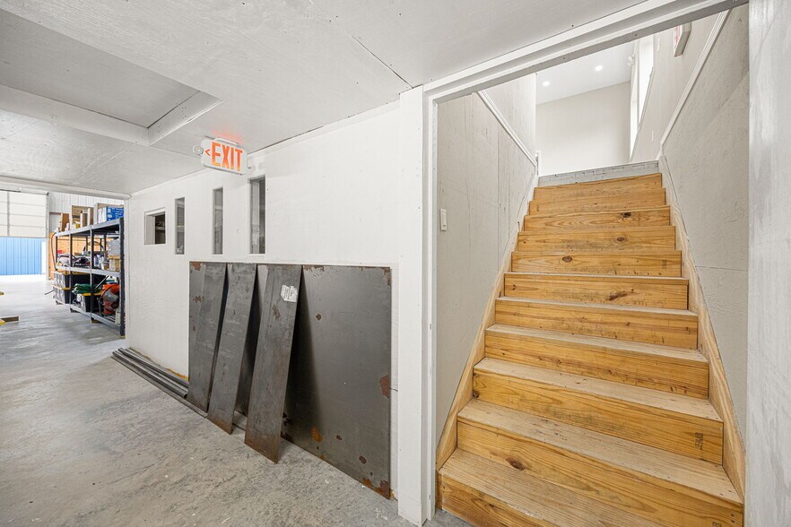 More Photos Of 15002 Bj Dusek Rd, Wallis Flex For Sale