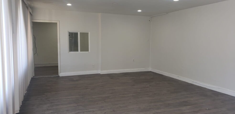 More Photos Of 17721 Sherman Way, Reseda Auto Repair For Sale