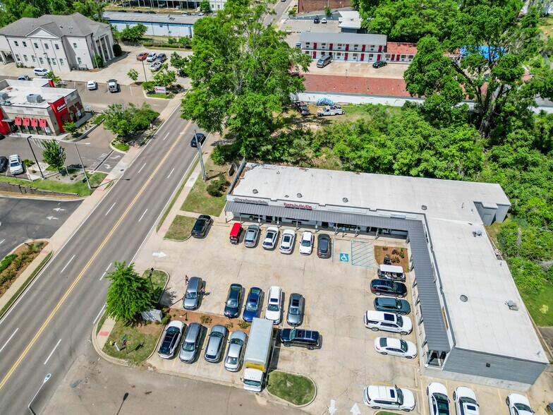 More Photos Of 1525 University Ave, Oxford General Retail For Sale