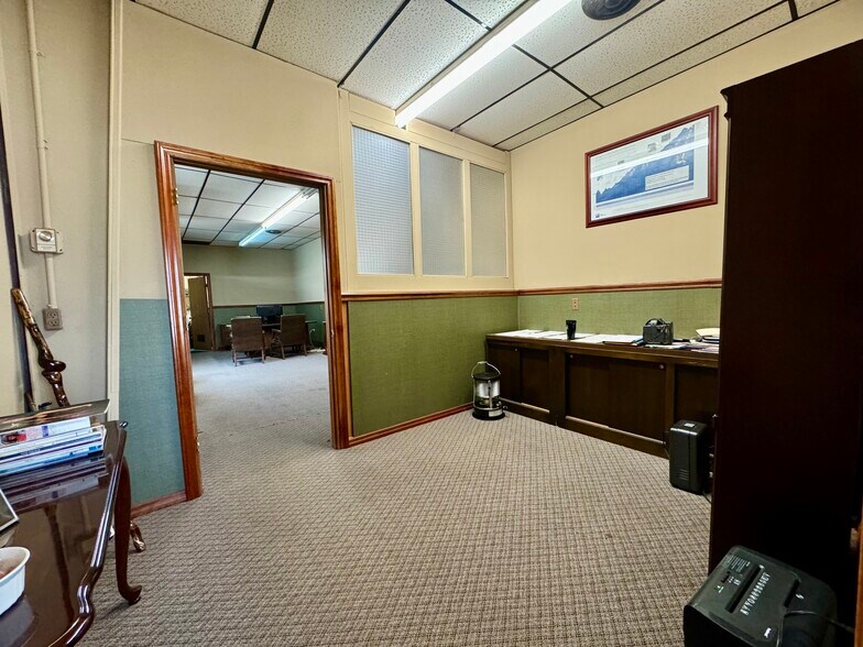 More Photos Of 208 Solida Rd, South Point Office For Sale