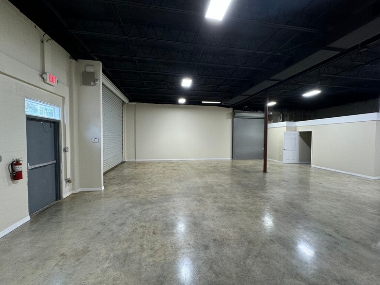 More Photos Of 1975 3rd Ave S, Saint Petersburg Storefront For Lease
