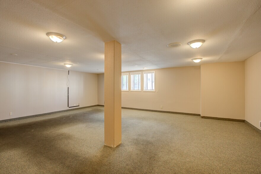 More Photos Of 809 Main Roseburg, Roseburg Lodge Meeting Hall For Sale